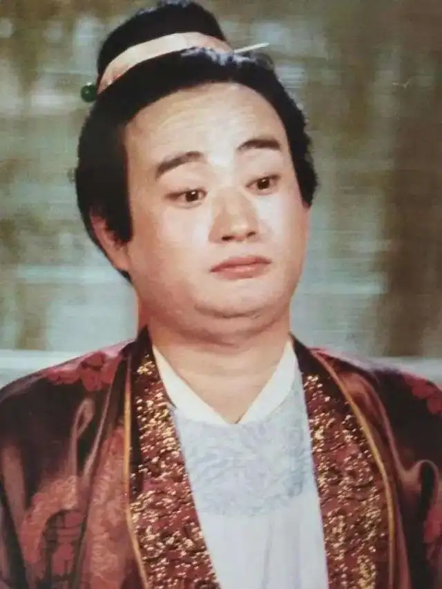 红楼梦薛蟠被贾雨村销户是活死人,薛宝钗待选因此失败

