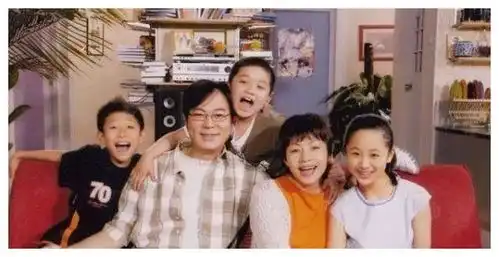 她靠父亲关系挤走杨紫,今家有儿女成员重聚,却不见她的身影
