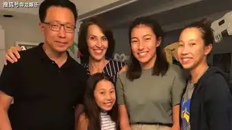 疯狂英语李阳疑复婚与前妻曾因家暴闹上法庭
