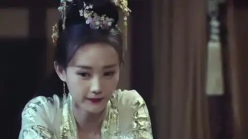 媚者无疆美女你在想什么呢,怎么笑的这么甜蜜啊