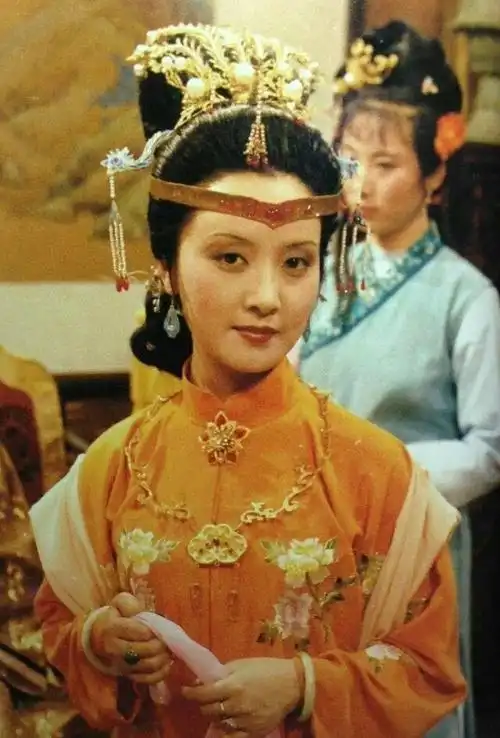 贾母更喜欢袭人还是晴雯为什么
