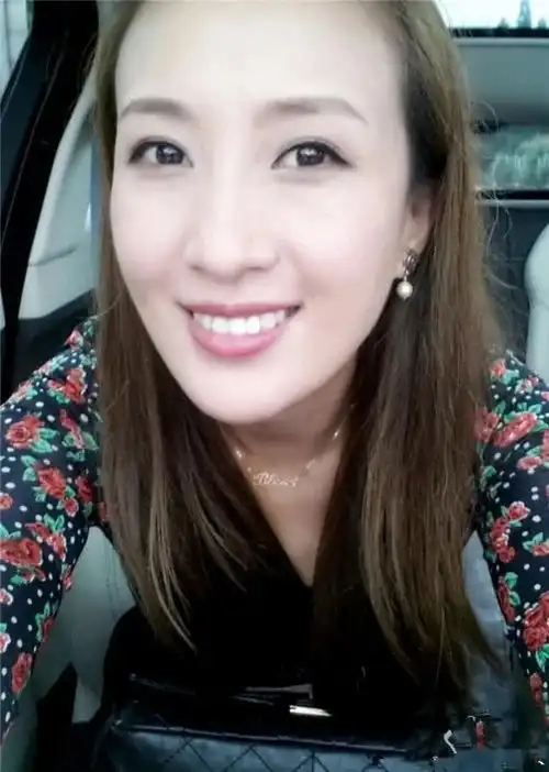 结婚生女11年孙艺洲不晒妻,老婆竟是爱情公寓里的她,难怪藏这么深
