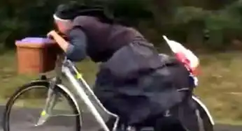 修女也疯狂西班牙飞车修女视频走红
