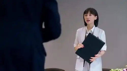 欢乐颂女儿拿下大项目,土豪爸立马给奖励,200万内车随便挑