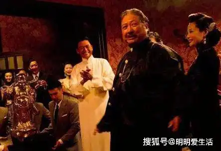 她是上海滩的神秘传奇,助丈夫成大佬,却因其娶14岁的戏子被抛弃
