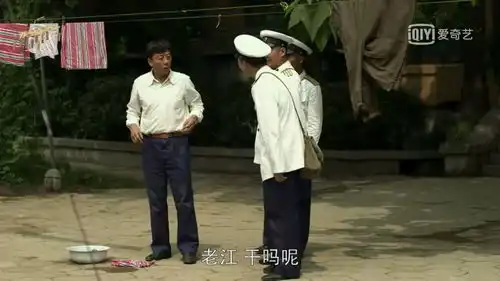 父母爱情现场角色互换演员自己化妆,而化妆师却忙着客串
