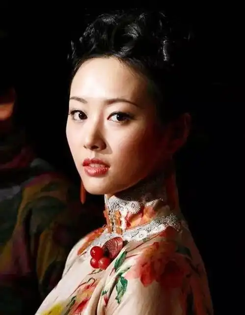庆余年六美旗袍装,李沁文艺,宋轶娇俏,袁泉李小冉知性白色
