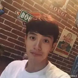 春风十里不如你陈奕龙发自拍粉丝大呼让周冬雨示范
