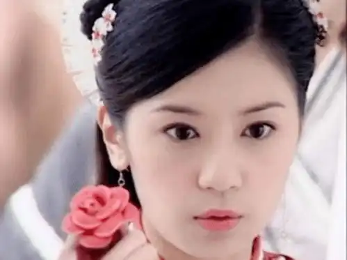 贾静雯带3个女儿补婚礼,张馨予评论很暖,婚纱照公开很漂亮
