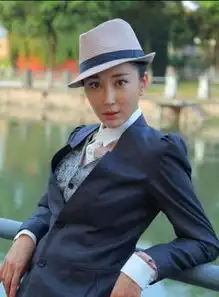 严宽娇妻杜若溪近照曝光疑似整容

