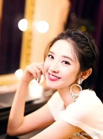 唐艺昕张若昀8年偶像剧恋情回顾一场车祸让两人走进婚姻殿堂