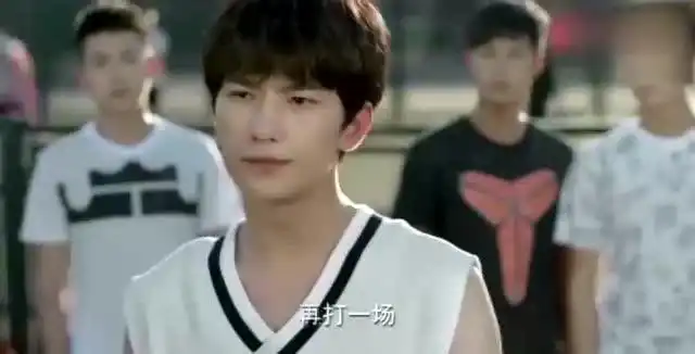 微微一笑很倾城情敌见面分外眼红
