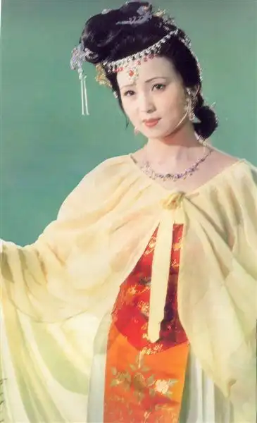 87版红楼梦之秦可卿剧照你看出来是两个人饰演的吗