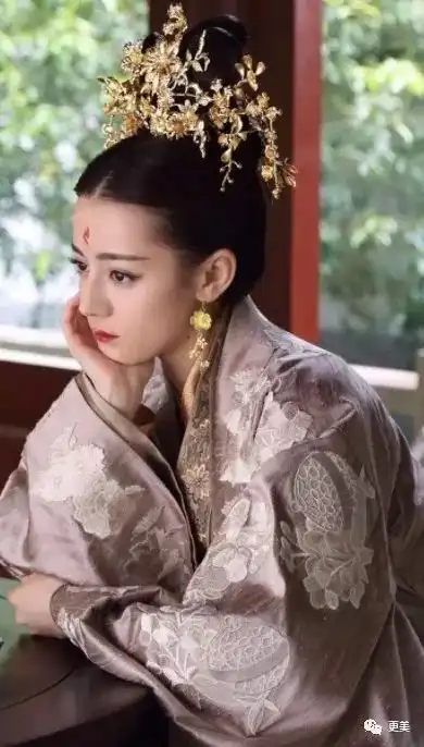 李沁张嘉倪版香妃被全网diss丑,大家忘不了的是刘丹还是经典
