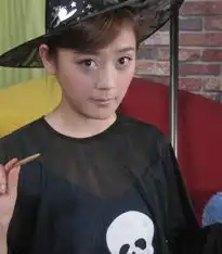 被粉丝捧上天大众却未认可的所谓美女
