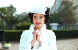 王丽坤横店贺元宵时尚特工给力拜年
