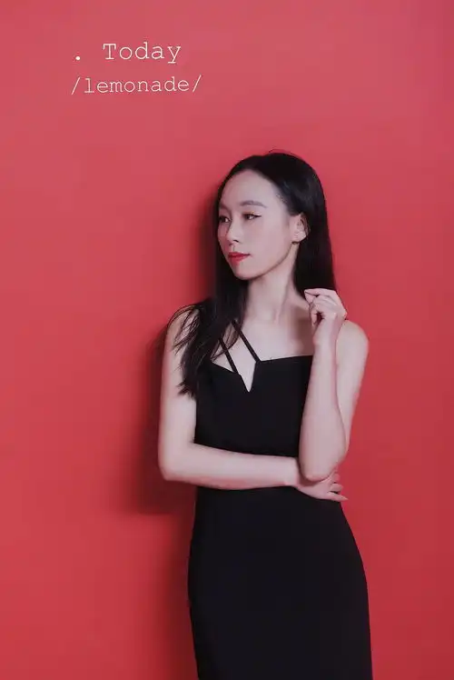 小巧知性,新媒体姐姐寻找一眼心动的你
