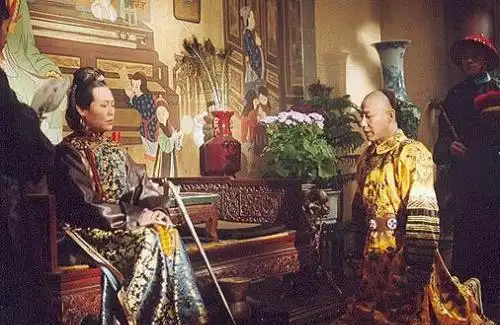 她在50岁那年厉害了,上半年拍康熙王朝,下半年拍大宅门
