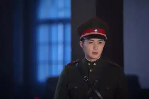 张铭恩从张副官到百岁山,95后演技担当的进击之路如何练成