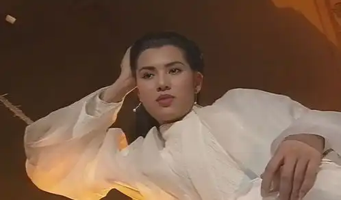 李莫愁主动倒贴,陆展元为何不娶杨过在小龙女的卧室里说出答案
