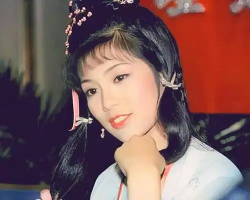 俏黄蓉翁美玲青涩恋爱17岁食堂相遇,为在一起服安眠药自杀