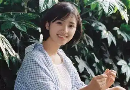 新流星花园剧照流出,杉菜婚纱造型被网友吐槽太壮了
