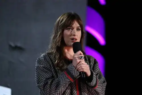 五十度灰女主公开电话号码背后原因竟是这样

