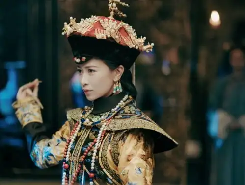 佘诗曼封后的朝服,周迅封后的朝服,一对比才知道哪部剧更精致
