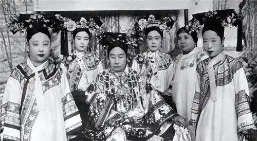 清朝皇妃的真实容貌珍妃婴儿肥,俏皮可爱,魏璎珞原型很迷人
