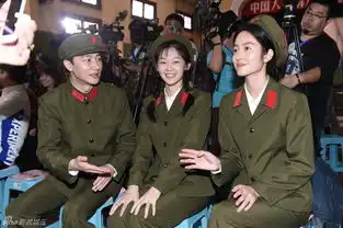 组图曝黄轩芳华路透照知青气质迎面扑来