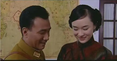 她向甄子丹示爱,儿子管李晨叫爸,今晒低胸辣眼照
