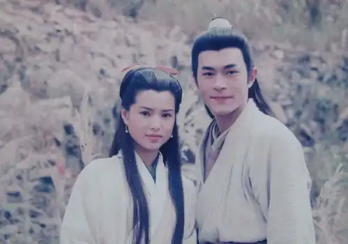 小龙女晒照,古天乐李若彤同框神雕侠侣再现,大合影中谁注意她了
