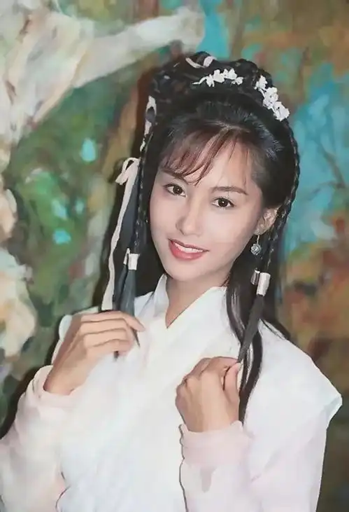 看了金庸武侠世界的歪嘴黄蓉,我更怀念翁美玲8版黄蓉对比