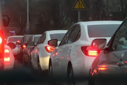看看你堵在路上,一年损失了多少