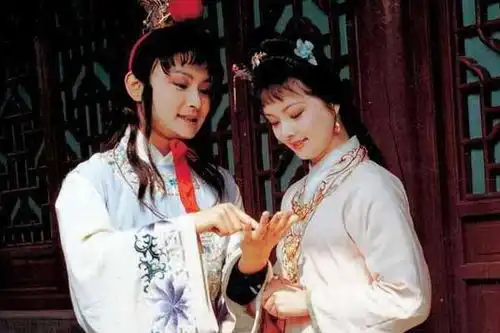 薛姨妈相中贾宝玉做女婿的原因是什么
