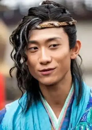不适合古装的当红男明星,张翰妖孽靳东油腻,张一山是来搞笑的吧

