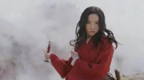 花木兰刘亦菲全新剧照曝光男装持枪训练从仙女姐姐完美转型女英雄
