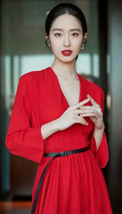 明星精美图片1039杨采钰
