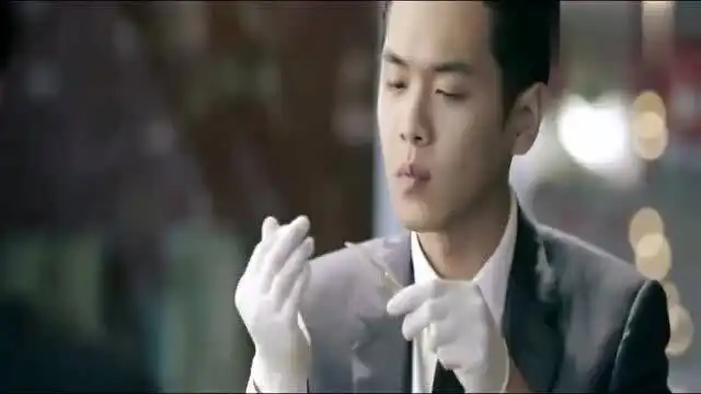 法医秦明秦明拿手术刀吃小龙虾,这么精致吗太逗了
