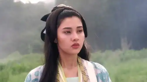 晓依唯美情歌片片相思赋予谁,歌声甜美醉人,勾起满满的回忆
