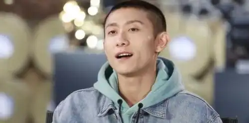 别再骂张一山演的韦小宝了,新剧搭李沁,手挽手逛街甜爆了
