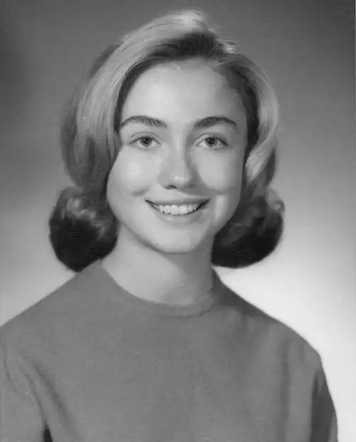 希拉里才是个狠人给不能生育的克林顿生孩子,爱玩多人运动
