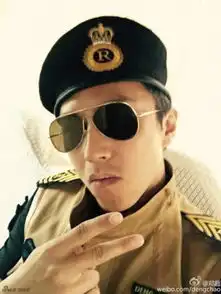 军装墨镜邓超李晨郑恺陈赫晒太阳的后裔cos照

