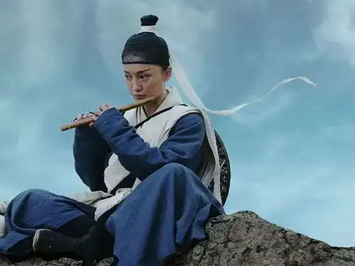 看了如懿传剧照被惊艳,周迅的造型可以说很还原历史了
