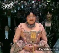 戛纳抢镜手段审丑致胜
