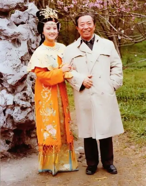 他是87版红楼梦剧组的最大靠山,没有他的努力,就没有87版红楼梦
