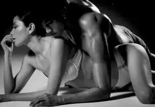 文咏珊裸身剧照何润东