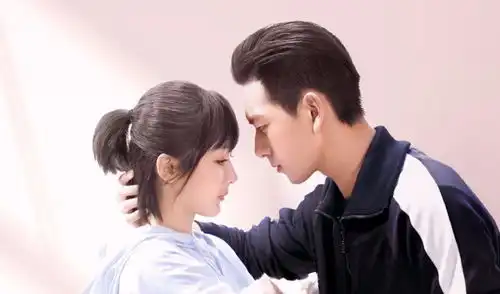 自称性格很爷们的杨紫,这次在亲爱的,热爱的中挑战软萌角色
