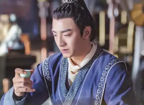 四位在线人气男星,有人帅出界有人丑出圈,你怎么看
