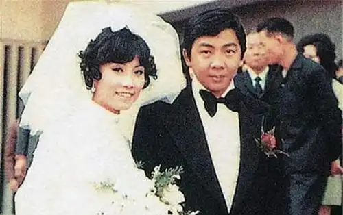 tvb一姐身价上亿,恋爱20年求婚19次,经历生死考验后携手一生